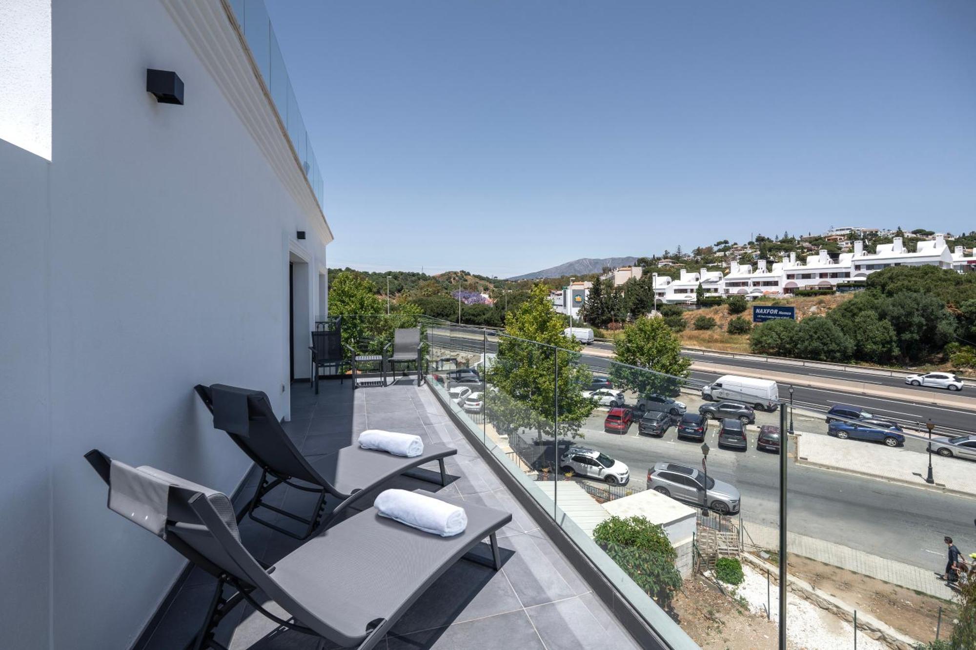 The Orange House Boutique Hotel And Upstairs Rooftop Bar Center Of La Cala De Mijas 100M From The Beach Esterno foto