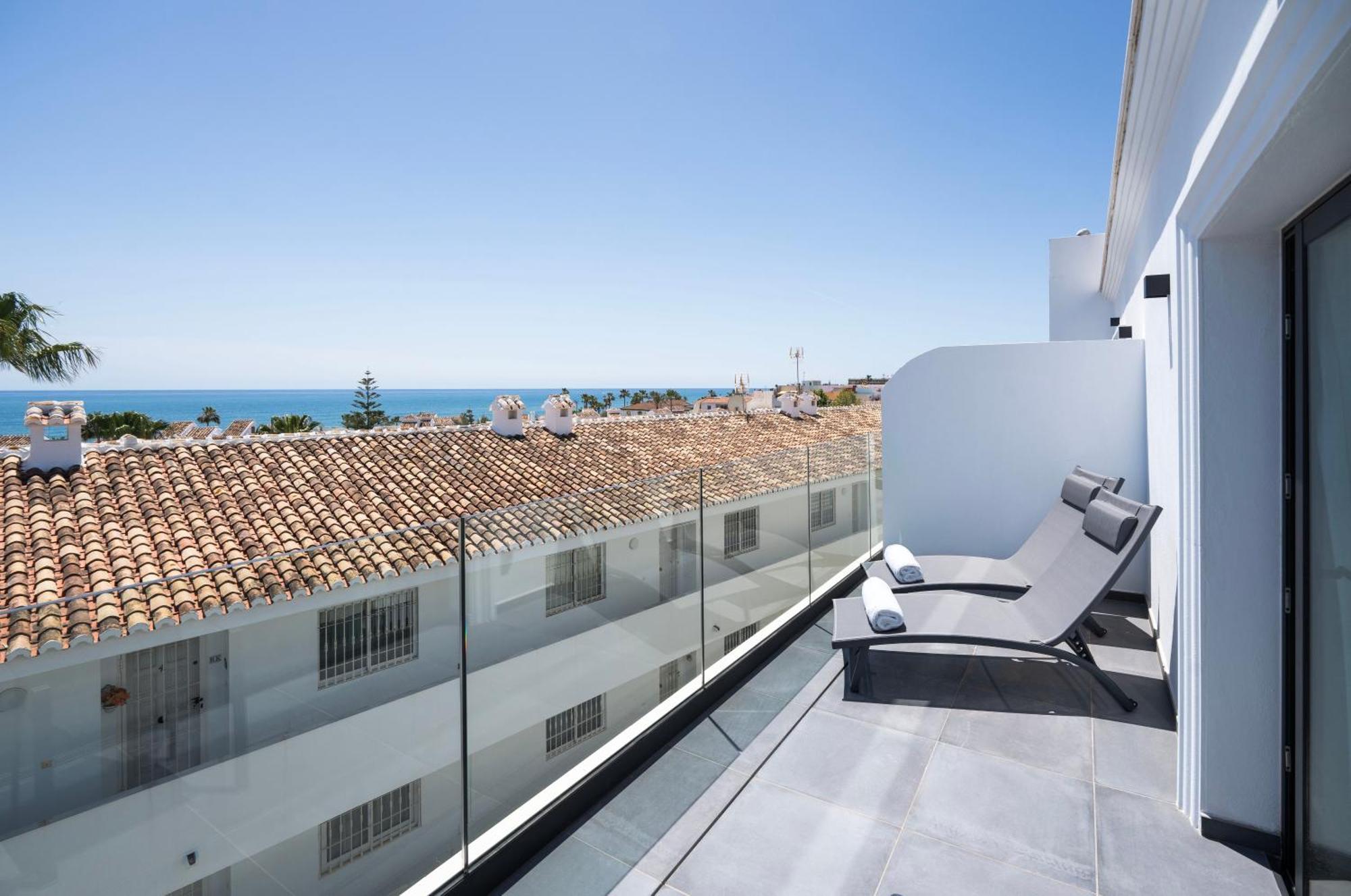 The Orange House Boutique Hotel And Upstairs Rooftop Bar Center Of La Cala De Mijas 100M From The Beach Esterno foto