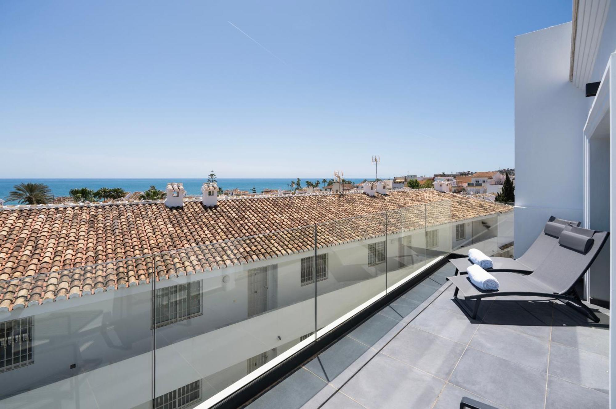 The Orange House Boutique Hotel And Upstairs Rooftop Bar Center Of La Cala De Mijas 100M From The Beach Esterno foto