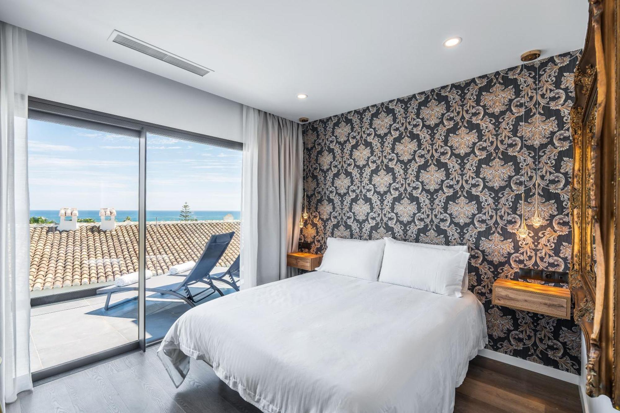The Orange House Boutique Hotel And Upstairs Rooftop Bar Center Of La Cala De Mijas 100M From The Beach Esterno foto