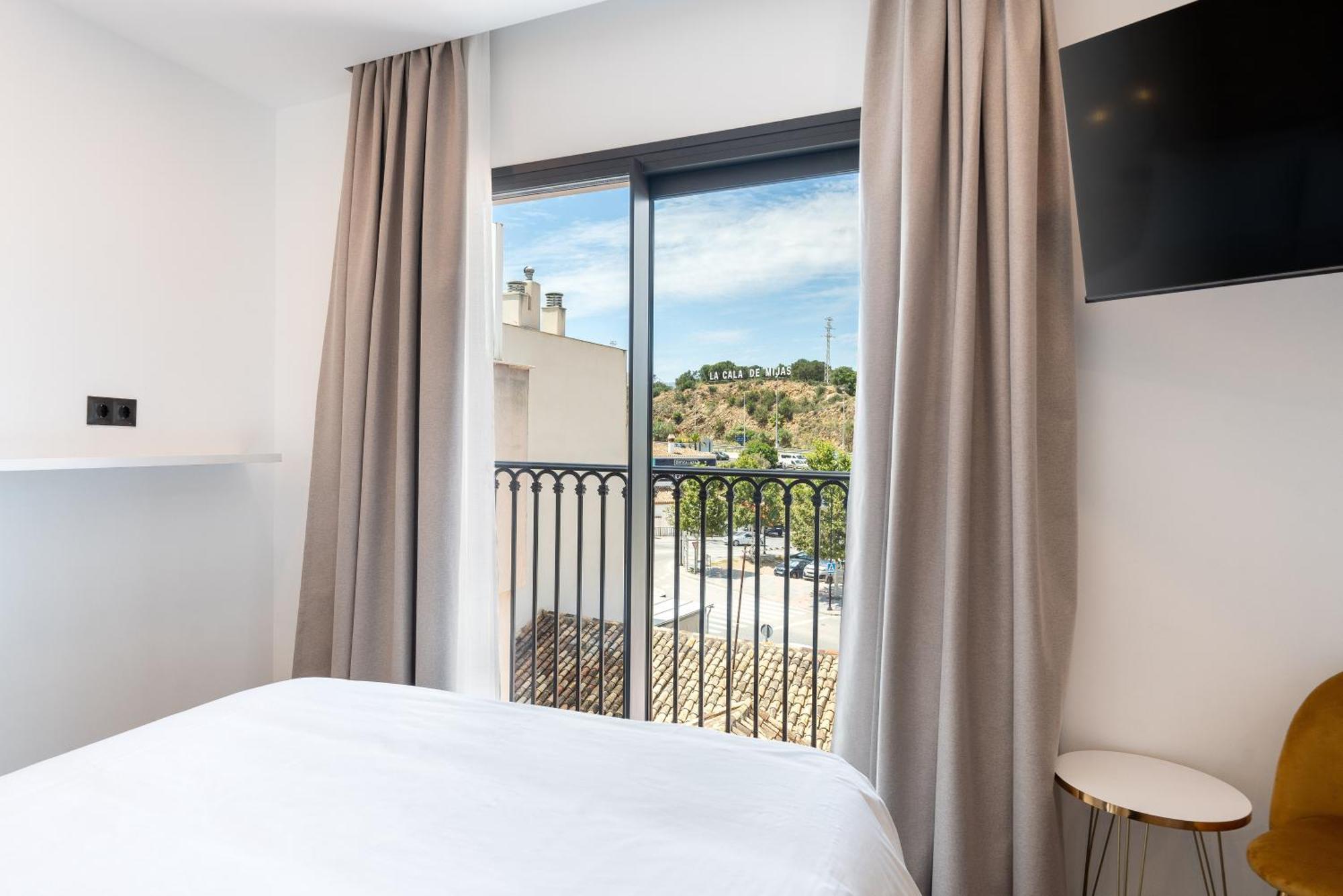 The Orange House Boutique Hotel And Upstairs Rooftop Bar Center Of La Cala De Mijas 100M From The Beach Esterno foto