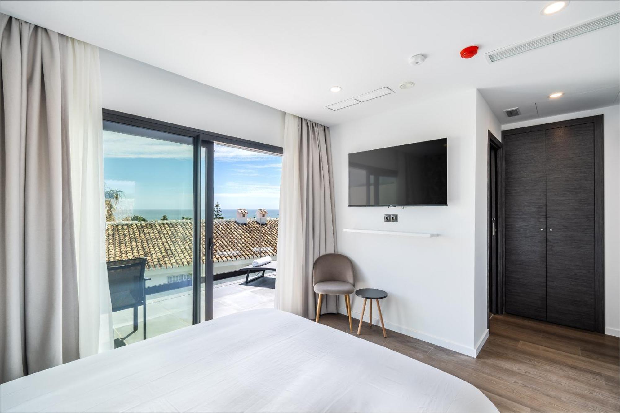 The Orange House Boutique Hotel And Upstairs Rooftop Bar Center Of La Cala De Mijas 100M From The Beach Esterno foto