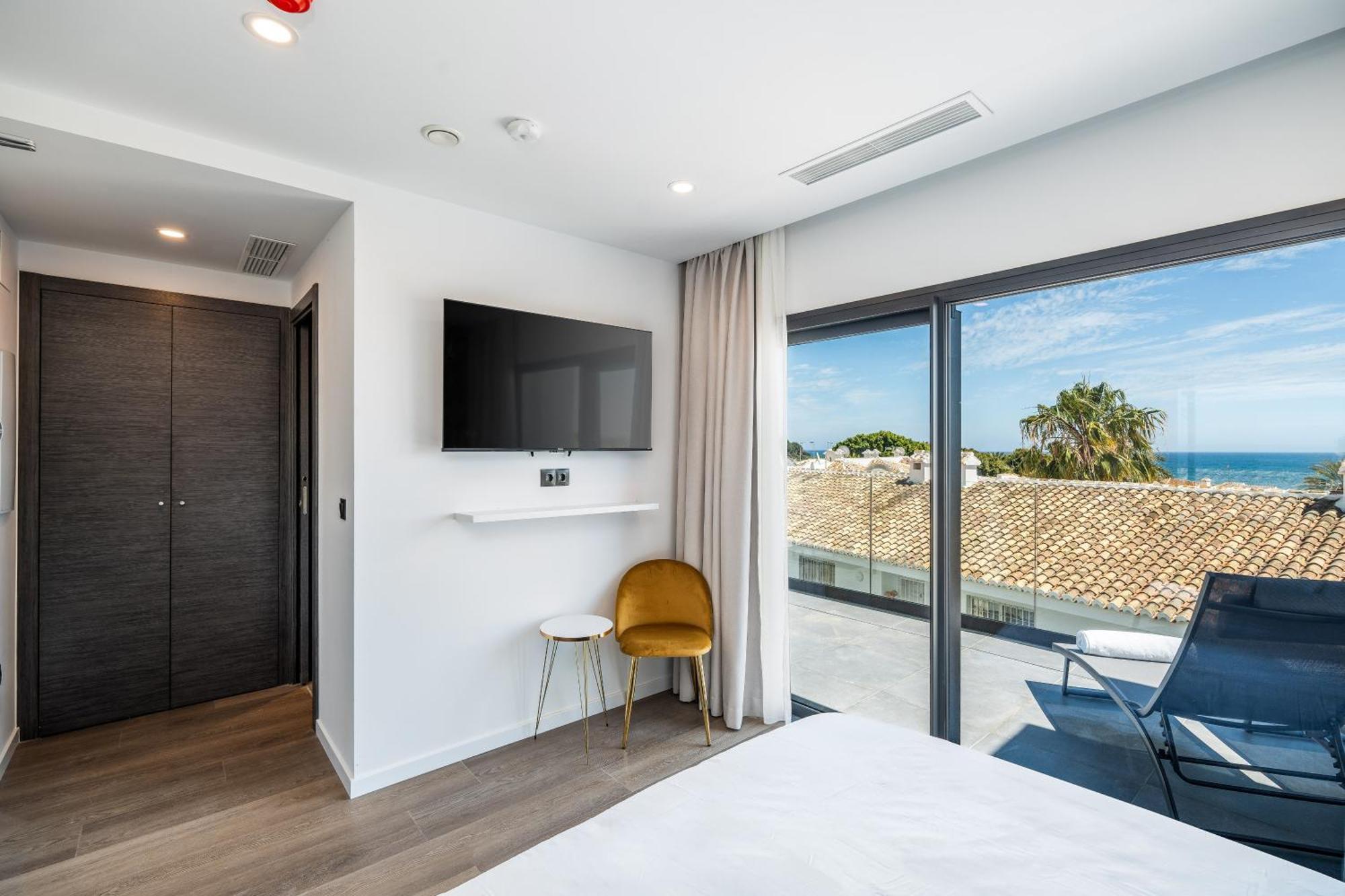 The Orange House Boutique Hotel And Upstairs Rooftop Bar Center Of La Cala De Mijas 100M From The Beach Esterno foto