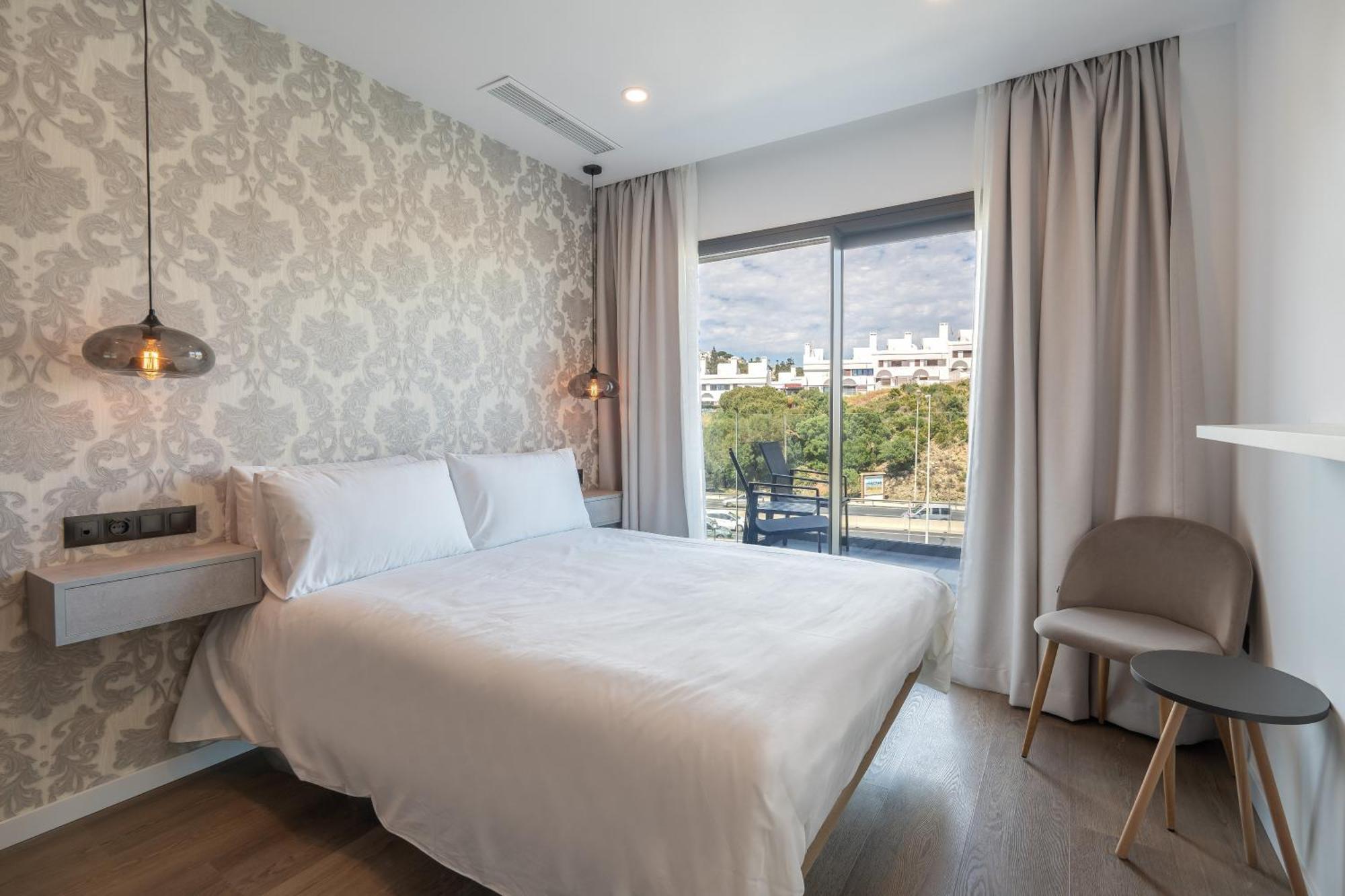The Orange House Boutique Hotel And Upstairs Rooftop Bar Center Of La Cala De Mijas 100M From The Beach Esterno foto