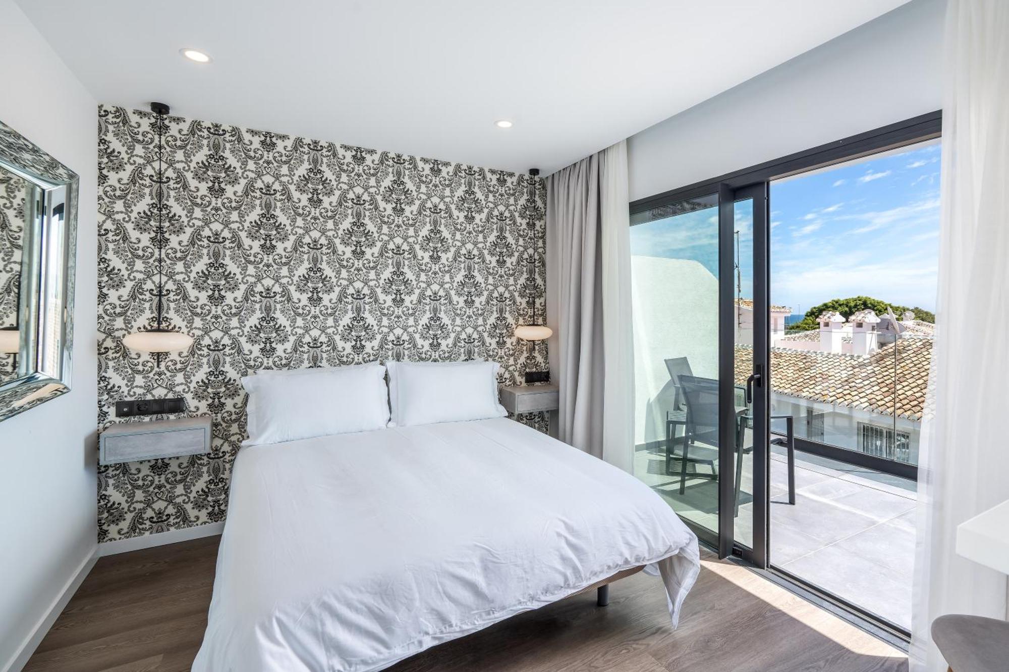 The Orange House Boutique Hotel And Upstairs Rooftop Bar Center Of La Cala De Mijas 100M From The Beach Esterno foto